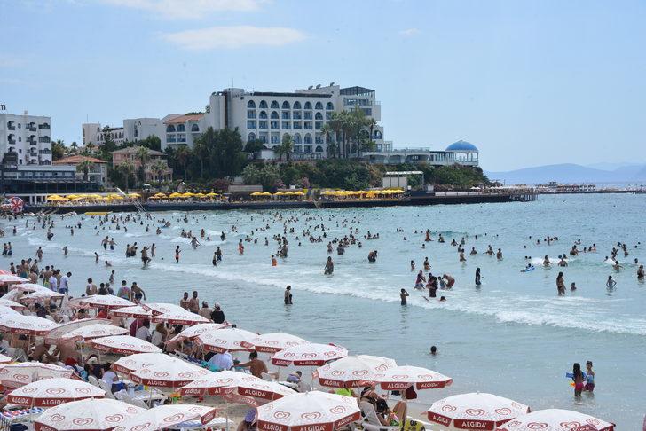Kuşadası ve Didim'deki plajlarda bayram tatili yoğunluğu G4