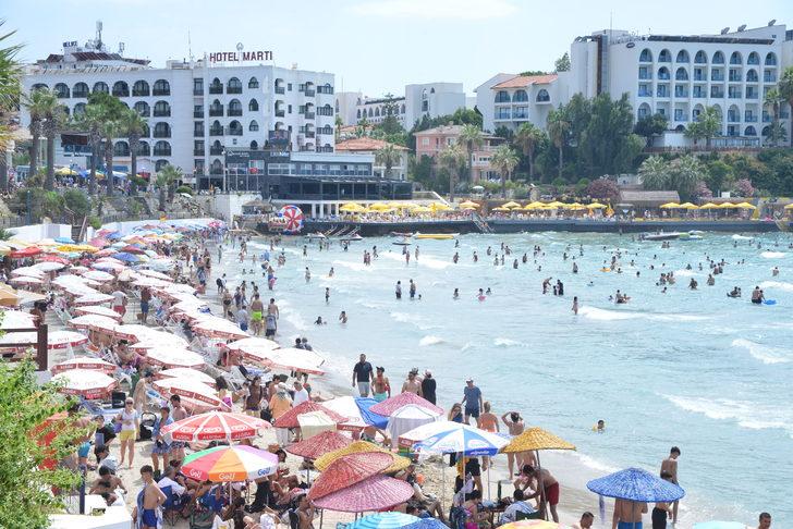 Kuşadası ve Didim'deki plajlarda bayram tatili yoğunluğu G5