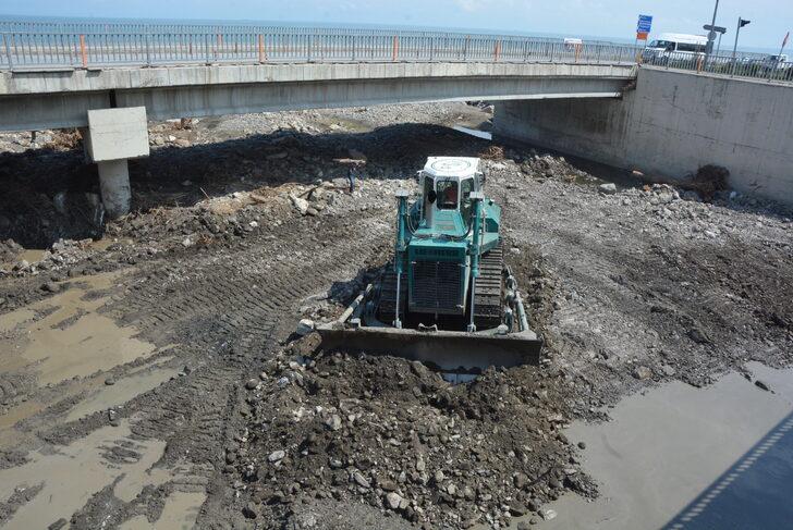 Kastamonu'da selin izinin silinmesi için Kurban Bayramı'nda da çalışmalar sürüyor G5
