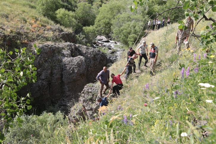 Erzurum'da arkadaşlarıyla pikniğe giden genç serinlemek için girdiği gölette boğuldu G5