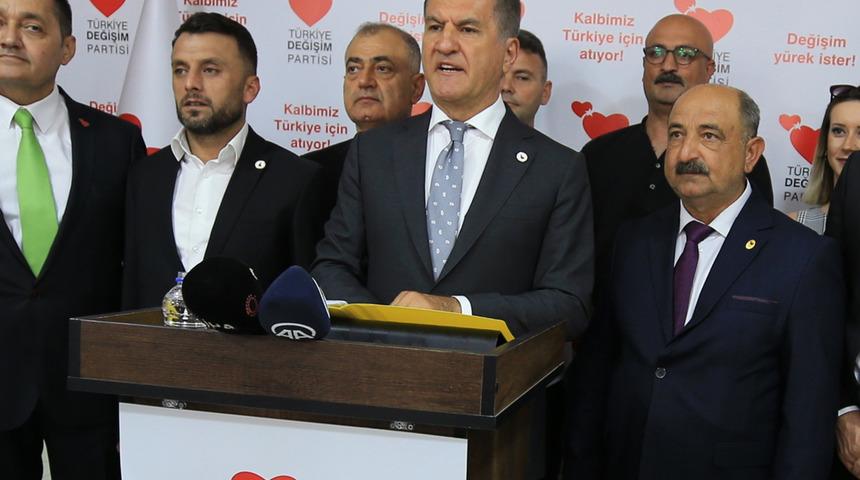 Atina'da Türk bayrağı açmıştı! Sarıgül'den Yunanistan Başbakanı Miçotakis'e çağrı