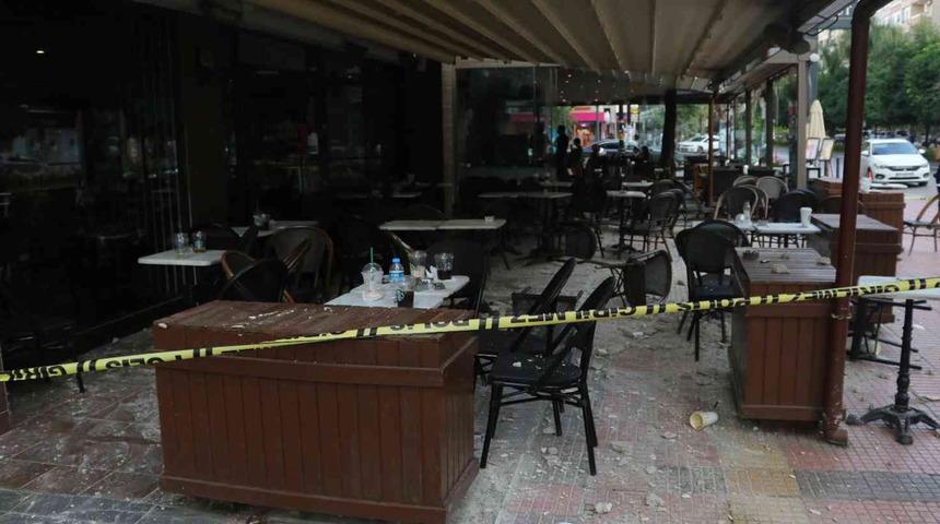 Kahve içerken dehşeti yaşadılar! 1'i ağır 2 kişi yaralandı