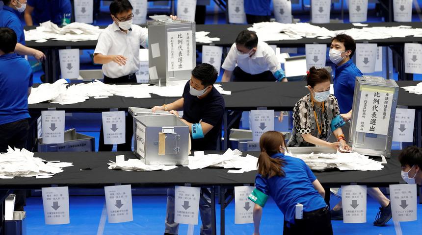 Suikastın gölgesinde sandığa gittiler! Japonya'da seçimin galibi belli oldu