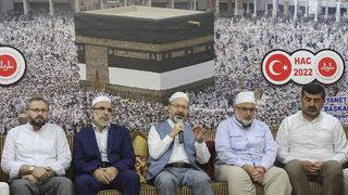 Diyanet İşleri Başkanı Erbaş, hac organizasyonunda görevli personelle bayramlaştı: