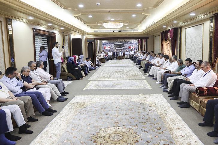 Diyanet İşleri Başkanı Erbaş, hac organizasyonunda görevli personelle bayramlaştı: G2