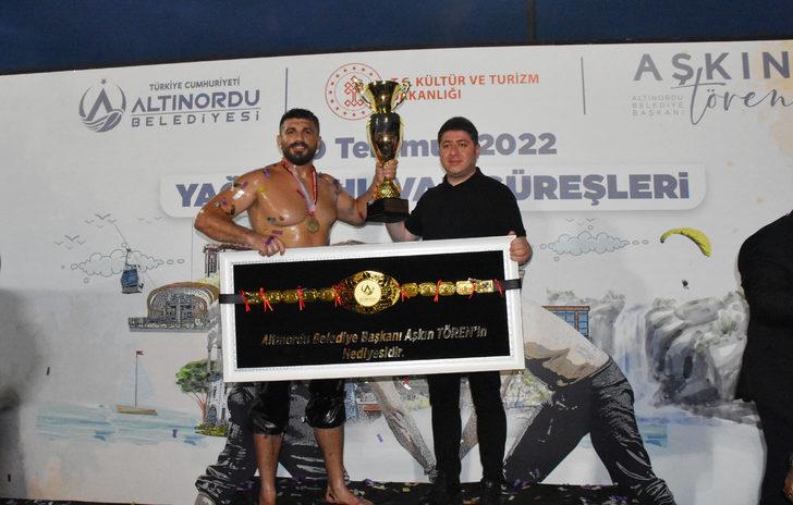 Altınordu Yağlı Güreşleri'nde Hasan Cengiz başpehlivan oldu G1