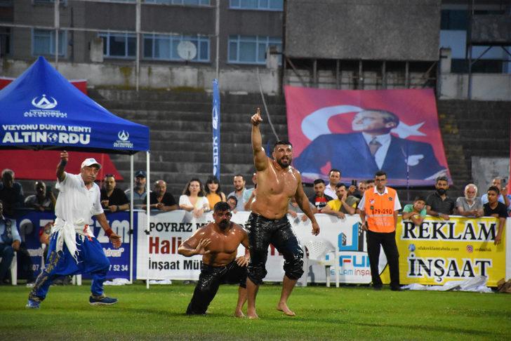 Altınordu Yağlı Güreşleri'nde Hasan Cengiz başpehlivan oldu G2