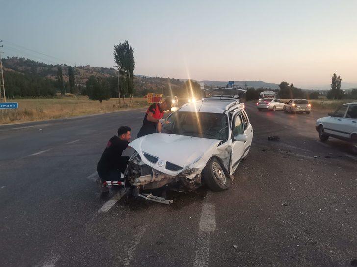 Adıyaman'da iki otomobilin çarpıştığı kazada 7 kişi yaralandı G4