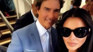 Arda Turan'ın eşi Aslıhan Turan Tom Cruise ile fotoğraf çektirirken filtreyi abartınca alay konusu oldu