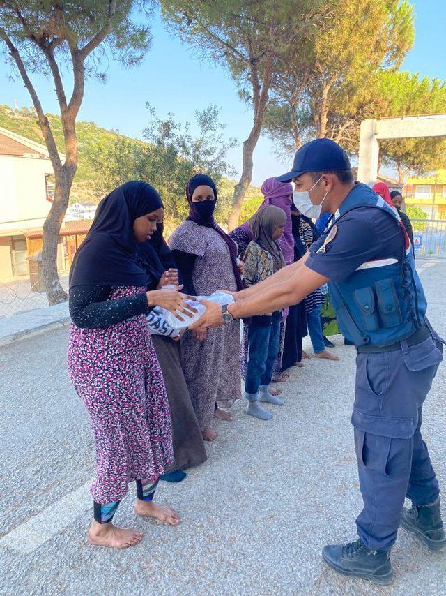 İzmir'de yasa dışı geçiş hazırlığındaki 447 düzensiz göçmen yakalandı