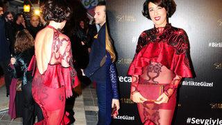 Meltem Cumbul transparan elbisesiyle büyüledi