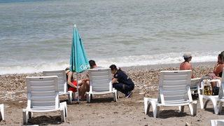 Düzce'de akıntıya kapılan 2 kişi cankurtaran tarafından kurtarıldı