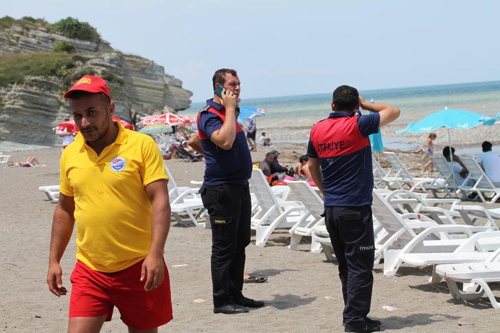 Düzce'de akıntıya kapılan 2 kişi cankurtaran tarafından kurtarıldı G2