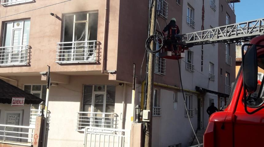 Kütahya'da apart dairede çıkan yangında bir kişi öldü
