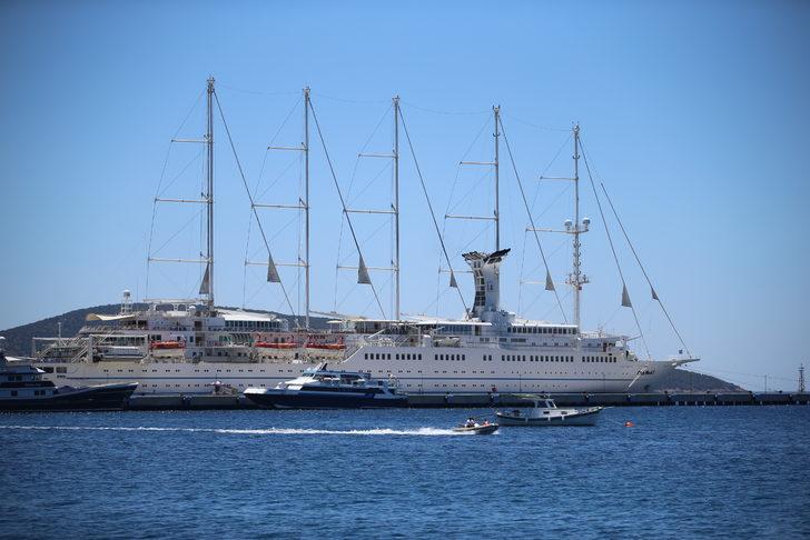 Fransa bayraklı kruvaziyer "Club Med 2" Bodrum'da G1