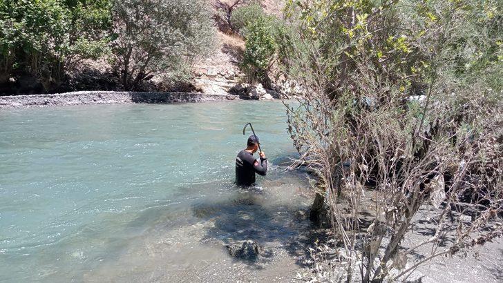 Müküs Çayı'na düşen hemşireyi 130 kişilik ekip arıyor G2