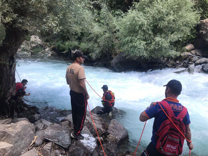 Müküs Çayı'na düşen hemşireyi 130 kişilik ekip arıyor G4