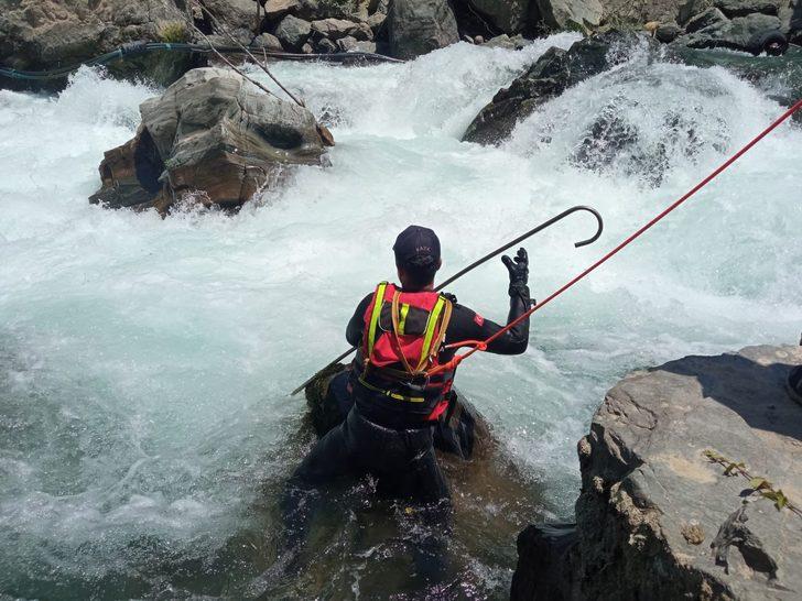 Müküs Çayı'na düşen hemşireyi 130 kişilik ekip arıyor G5