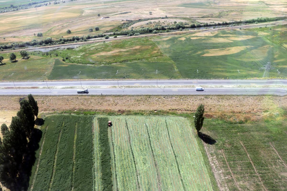 Erzurum'da jandarma ve polisten helikopterli trafik denetimi