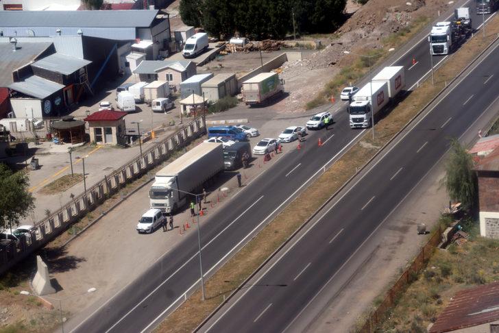 Erzurum'da jandarma ve polisten helikopterli trafik denetimi G3