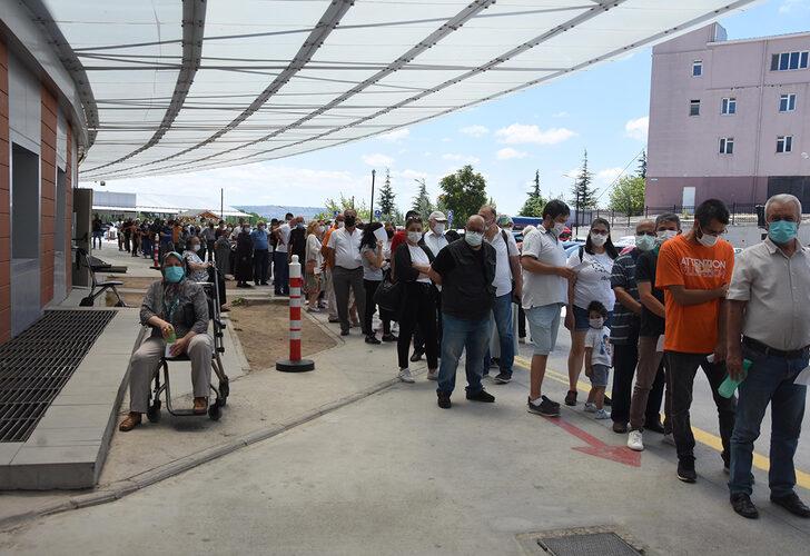 Eskişehir'de hastaneler doldu taştı! Vatandaşlar hatırlatma dozu aşısı yaptırmak için akın etti