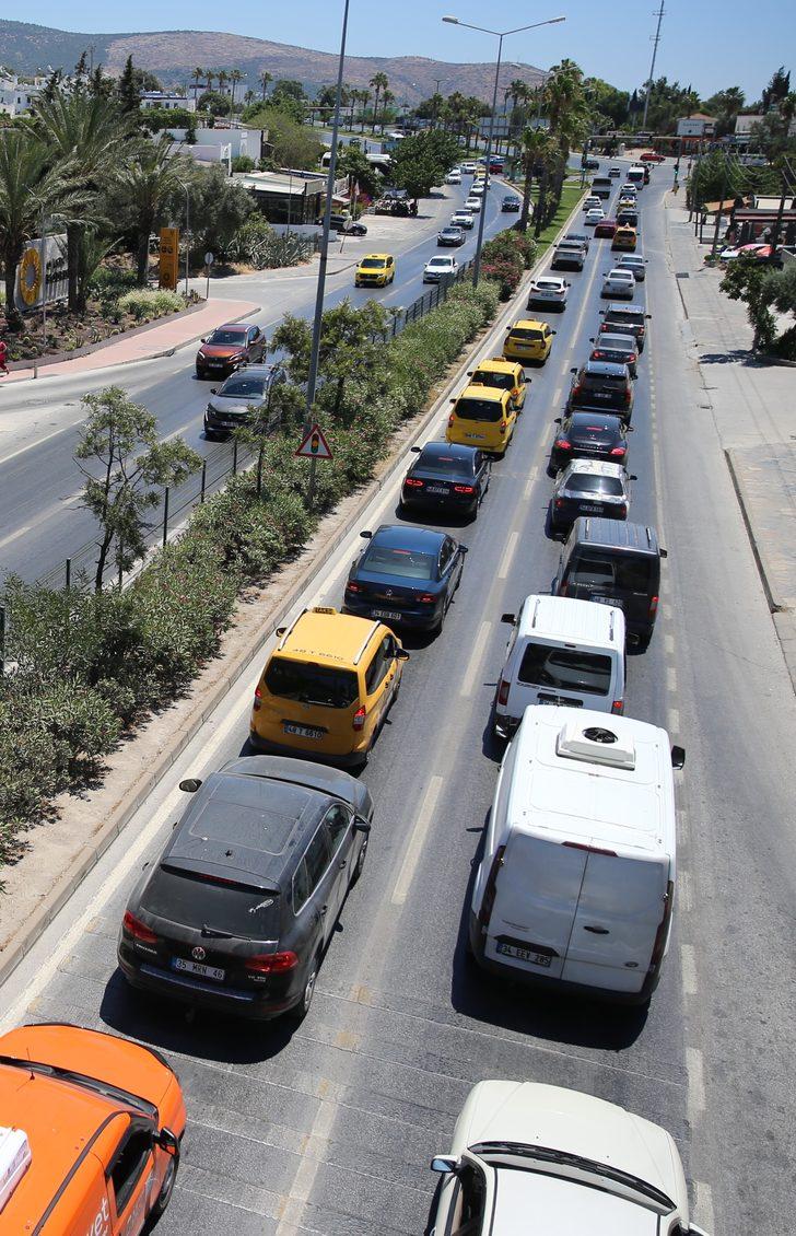 Muğla'nın turistik ilçelerinde bayram trafiği yoğunluğu yaşanıyor G2