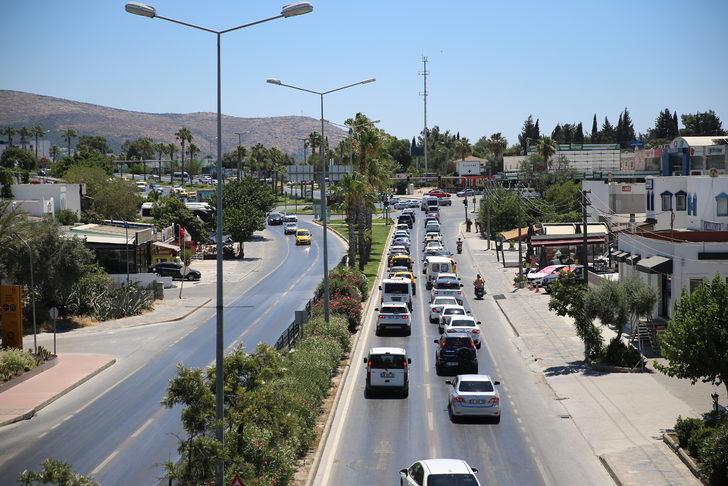 Muğla'nın turistik ilçelerinde bayram trafiği yoğunluğu yaşanıyor G4