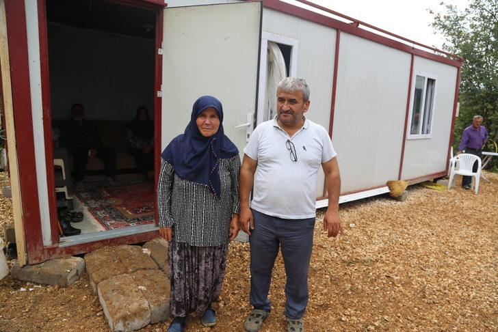 Kocaeli'de bayram ziyaretindeyken evleri yıkılan çifte prefabrik konut verildi G1