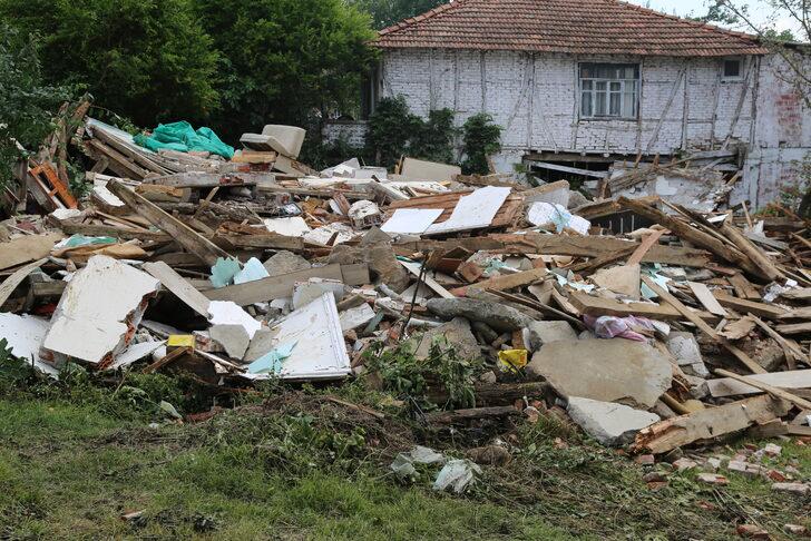 Kocaeli'de bayram ziyaretindeyken evleri yıkılan çifte prefabrik konut verildi G4