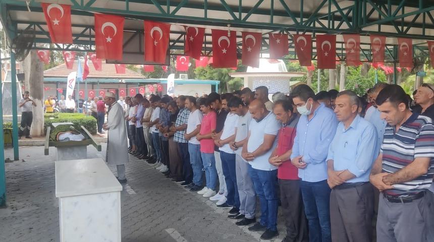 GÜNCELLEME - Mersin'de hareket halindeki minibüsten yola düşen kadın öldü