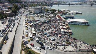 Eminönü'nde büyük yoğunluk! 'Dünya buraya akın etmiş gibi'