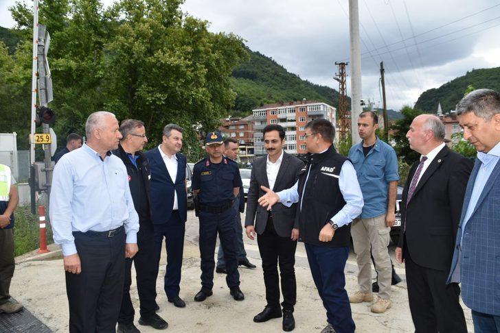 Karabük'te selin izlerini silmek için başlatılan çalışmalar bayramda da sürüyor G1
