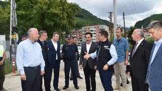 Karabük'te selin izlerini silmek için başlatılan çalışmalar bayramda da sürüyor