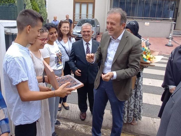 Bakan Yardımcısı Duran, Kocaeli'de bayram ziyaretlerinde bulundu G1