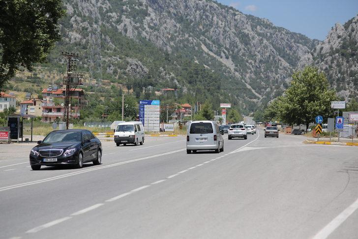 Antalya-Konya kara yolunda bayram trafiği yoğunluğu G3