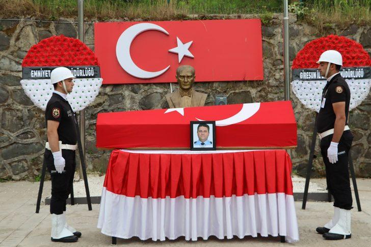 Giresun'da kalp krizi sonucu hayatını kaybeden polis için tören G1