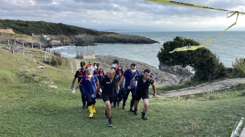 Sinop'ta sahilde erkek cesedi bulundu