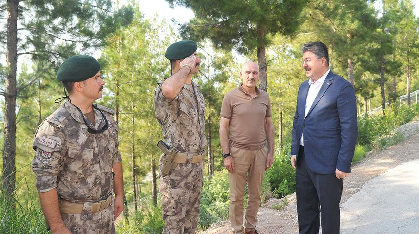 Osmaniye Valisi Yılmaz, özel harekatçılarla bayramlaştı