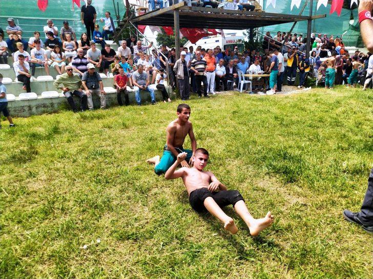 Geleneksel Beyören Köyü Karakucak Bayram Güreşleri'nde Ahmet Faruk Uğur başpehlivan oldu G2