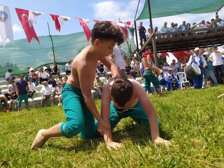 Geleneksel Beyören Köyü Karakucak Bayram Güreşleri'nde Ahmet Faruk Uğur başpehlivan oldu G3