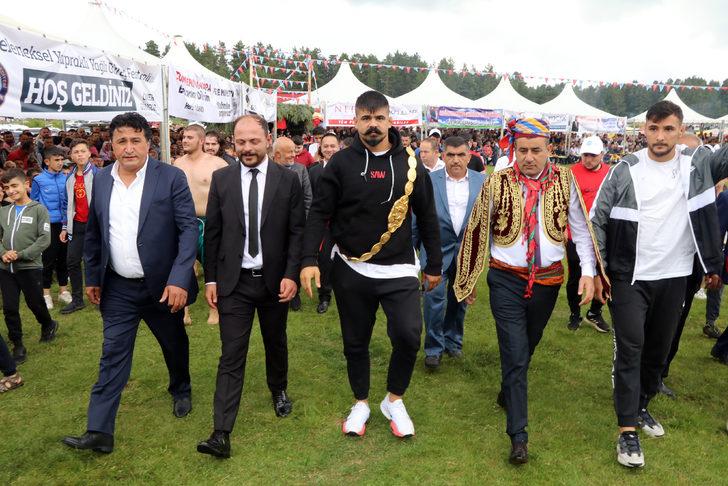 46. Geleneksel Yapraklı Yağlı Güreşleri'nde başpehlivanlığı Cengizhan Şimşek kazandı G5