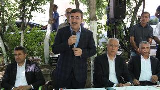 TBMM Plan ve Bütçe Komisyonu Başkanı Yılmaz, Bingöl'de vatandaşlarla bayramlaştı