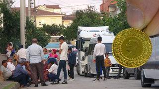 Ben sana yarım taktım, sen niye bana çeyrek taktın? meselesi cinayetle sonlanmıştı! Aynı aileler bu kez bayramda... 1 polis yaralı, gözaltılar var