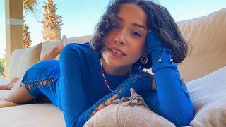 İç çamaşırlı pozuyla olay olmuştu! Zeynep Bastık mini elbisesiyle poz verdi