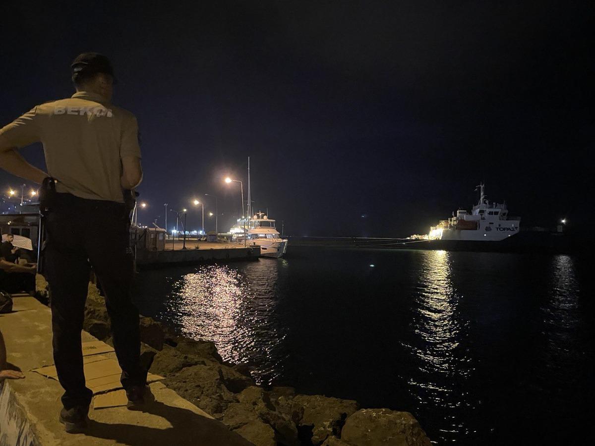 Sinop'ta bı&ccedil;aklı kavgaya karışan kişi polisten y&uuml;zerek ka&ccedil;maya &ccedil;alıştı