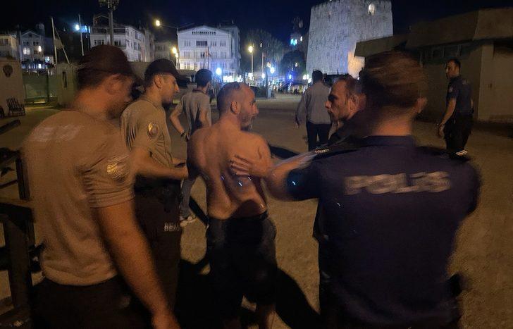 Sinop'ta bıçaklı kavgaya karışan kişi polisten yüzerek kaçmaya çalıştı G4