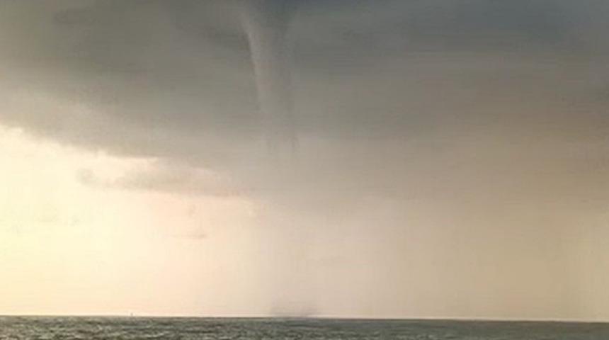 Düzce'de hortum paniği! Korku dolu anlar