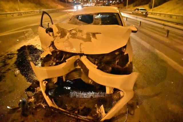 Gaziantep'te vinç ile otomobilin çarpıştığı kazada 5 kişi yaralandı