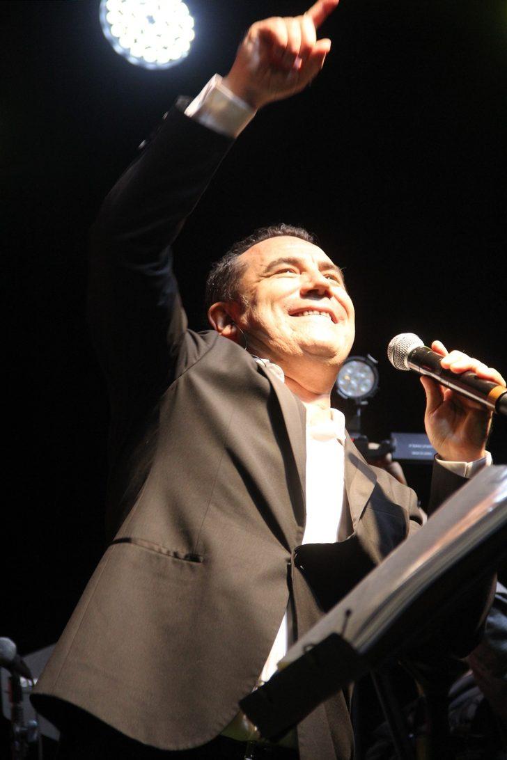 Şarkıcı Ferhat Göçer Hatay'da konser verdi G4