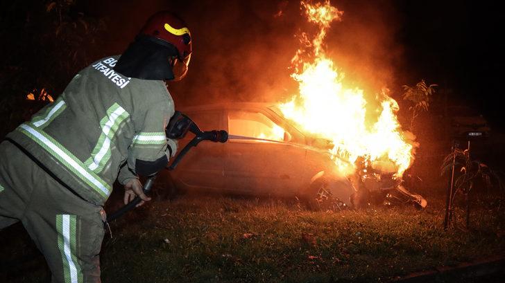 Bursa'da taklalar attıktan sonra yanan otomobildeki sürücü yaralandı G2